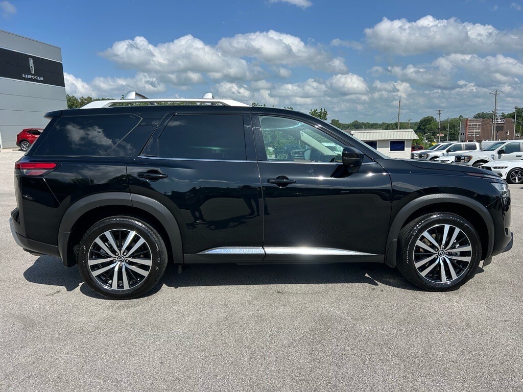 2024 Nissan Pathfinder Platinum photo 3
