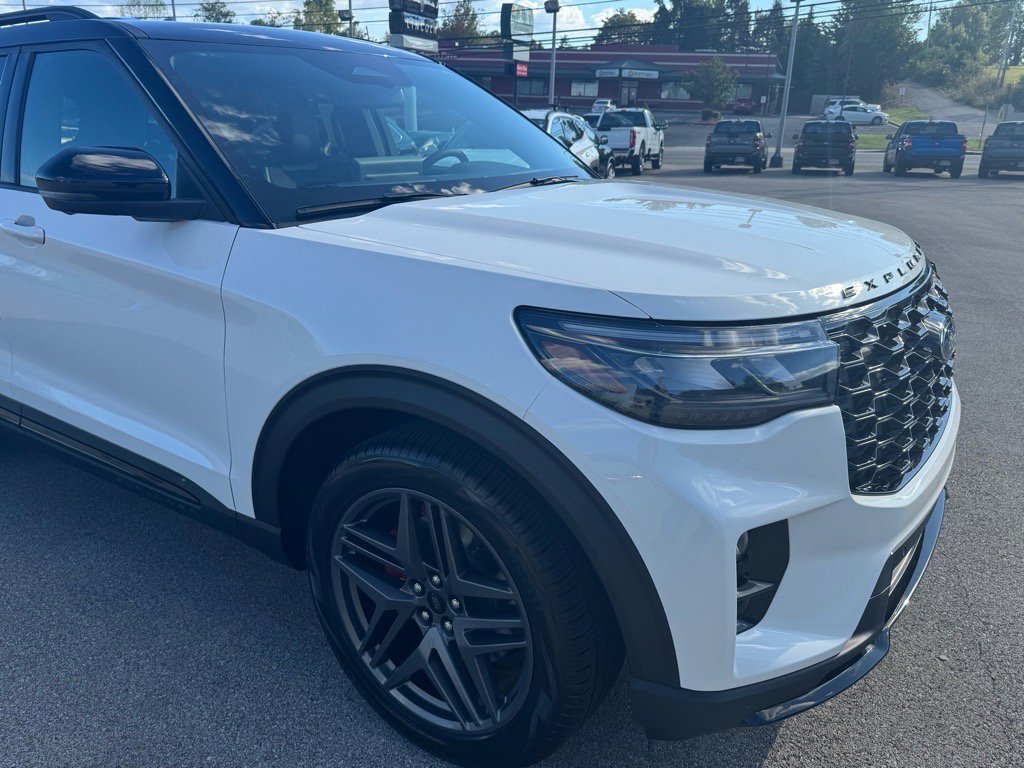 2025 Ford Explorer ST photo 2