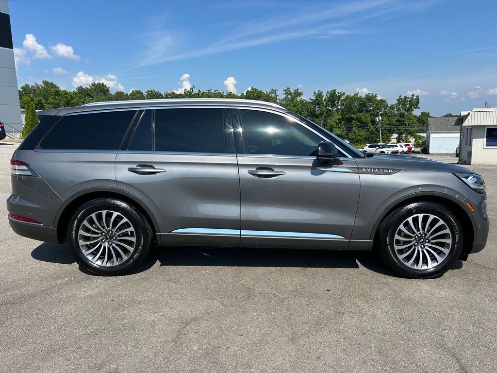 2022 Lincoln Aviator Reserve photo 3