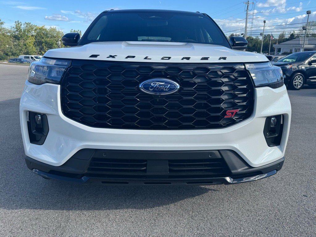 2025 Ford Explorer ST photo 3