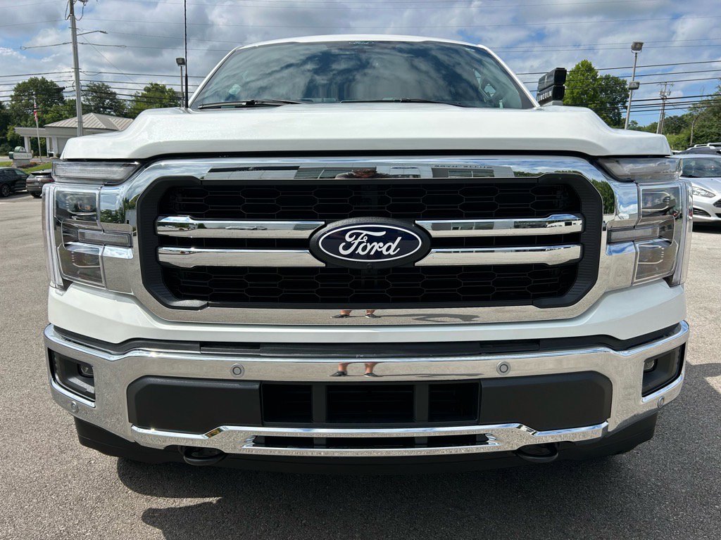 2025 Ford F-150 Lariat FX4 photo 2