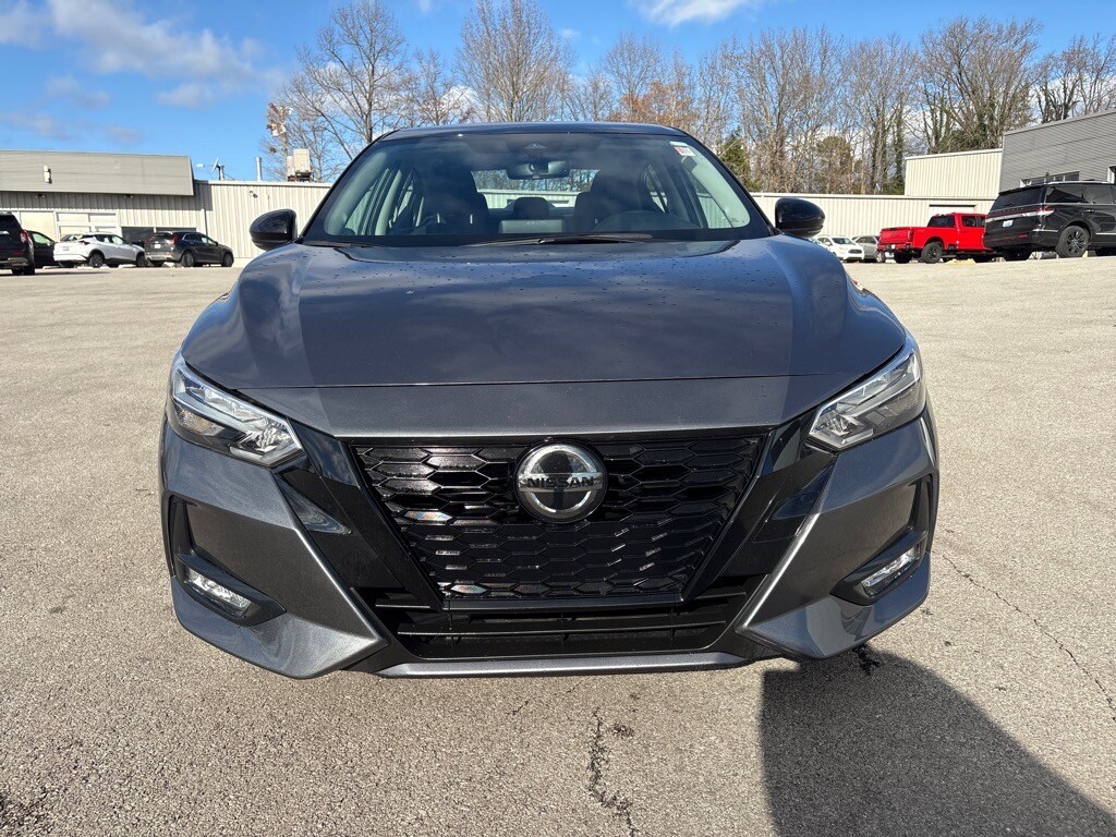 2023 Nissan Sentra SR photo 2