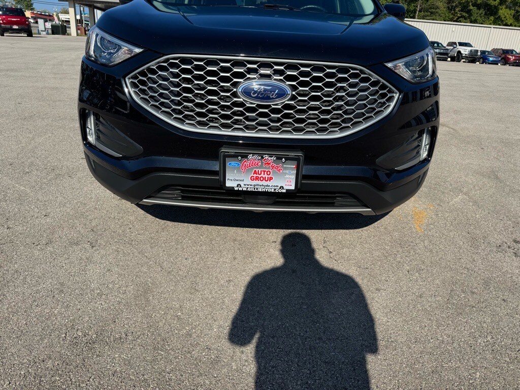2023 Ford Edge SEL photo 4