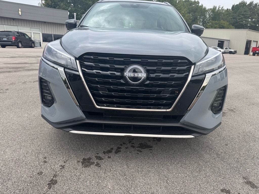 Used 2023 Nissan Kicks SR SUV