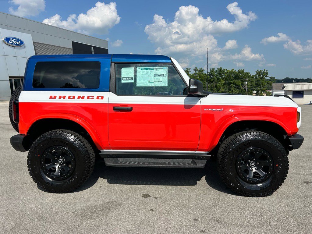 2025 Ford Bronco First Edition photo 3