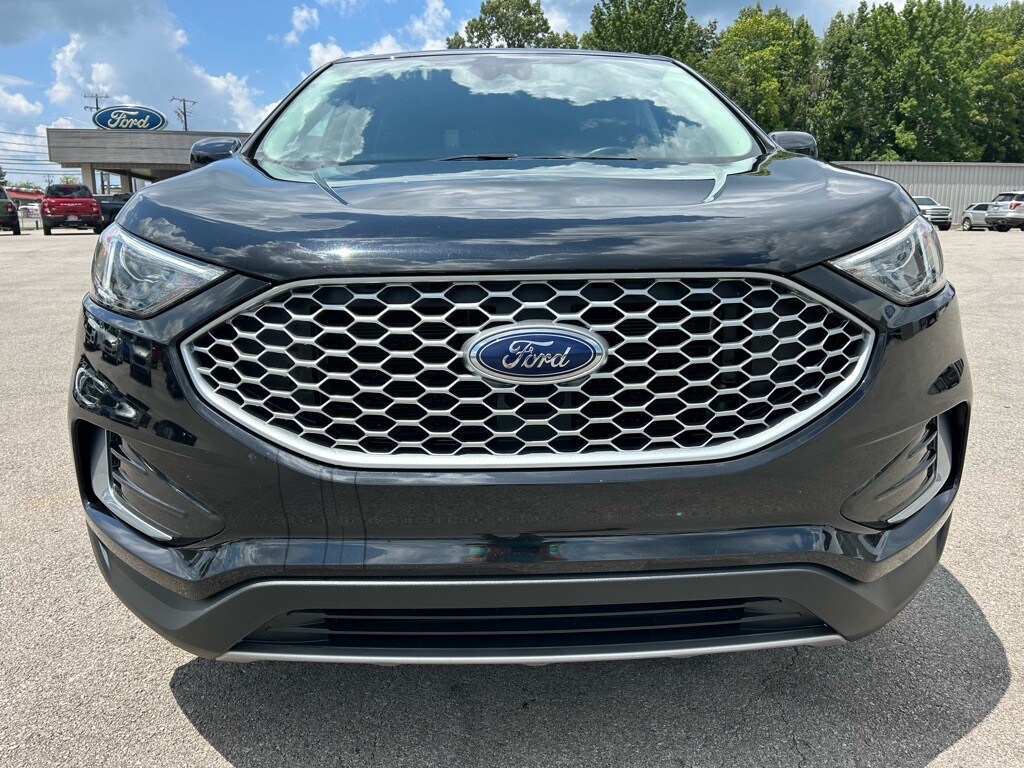 2023 Ford Edge SEL photo 2