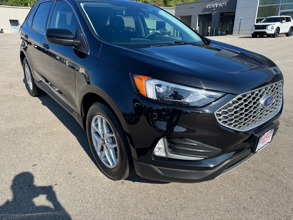 2023 Ford Edge SEL photo 3