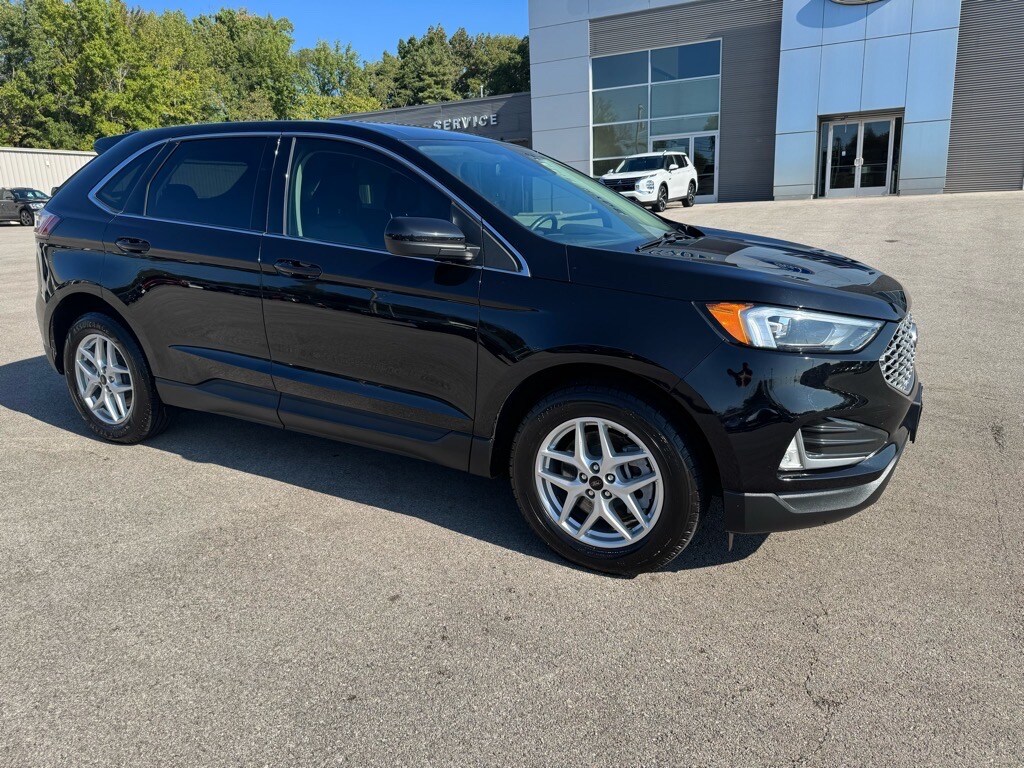 2023 Ford Edge SEL photo 2