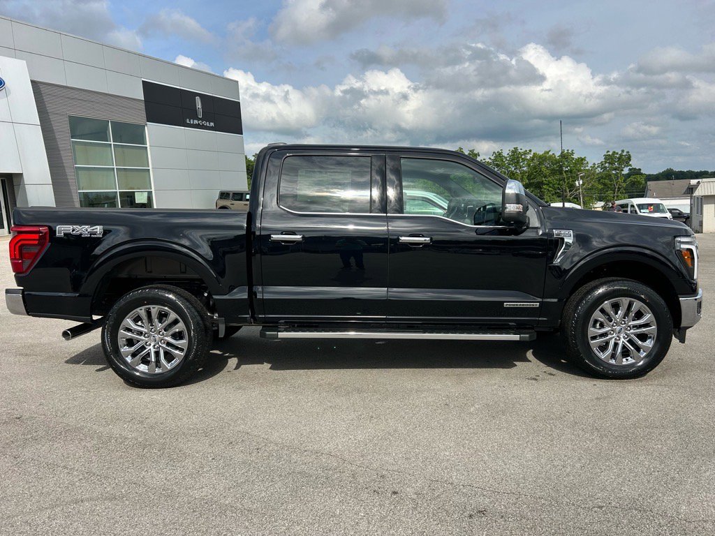 2025 Ford F-150 Lariat FX4 photo 3