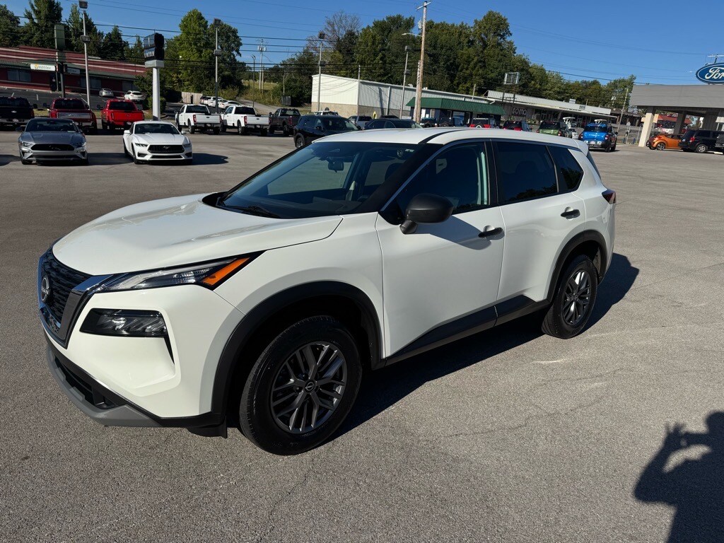 2023 Nissan Rogue S photo 3