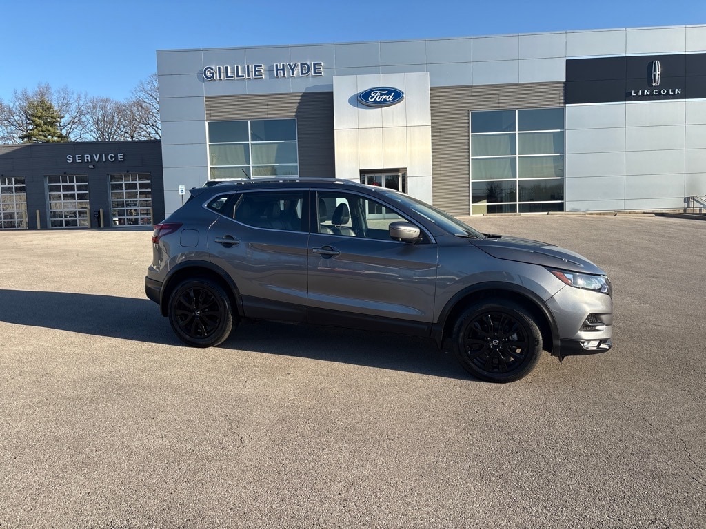 2022 Nissan Rogue Sport SV's photo