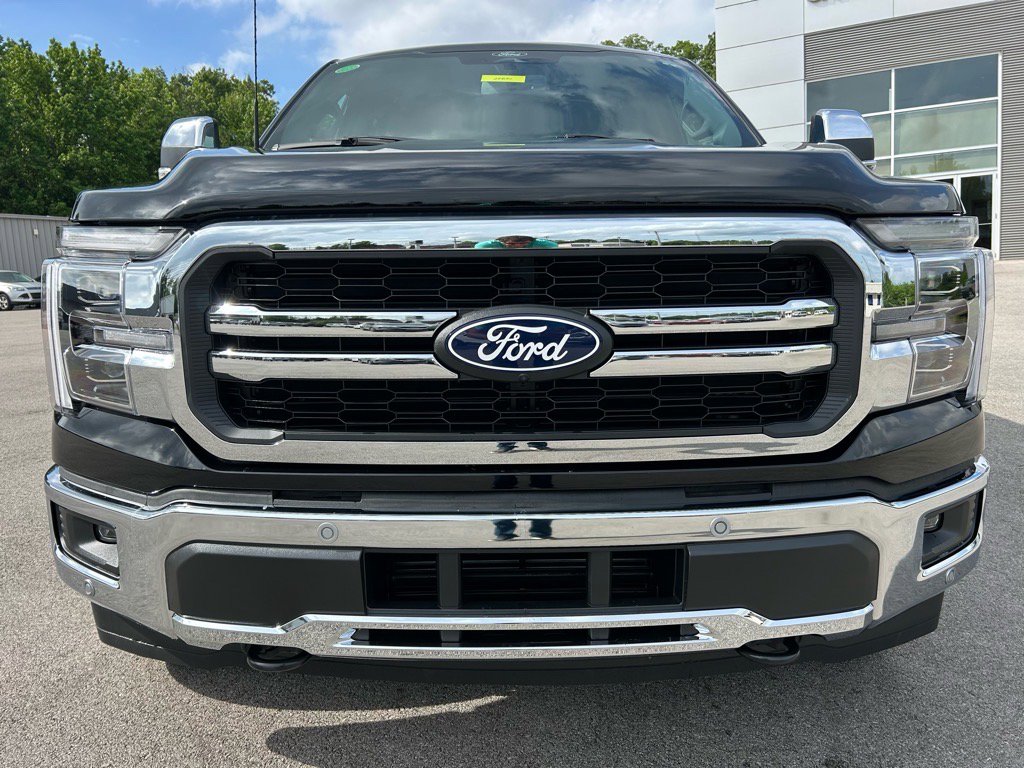 2025 Ford F-150 Lariat FX4 photo 2