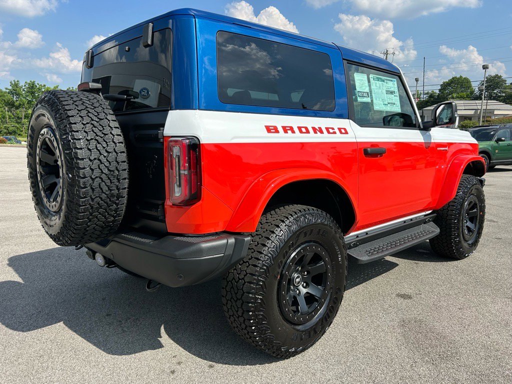 2025 Ford Bronco First Edition photo 4