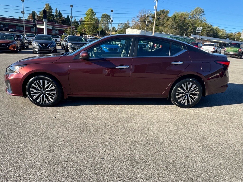 2023 Nissan Altima 2.5 SV photo 4