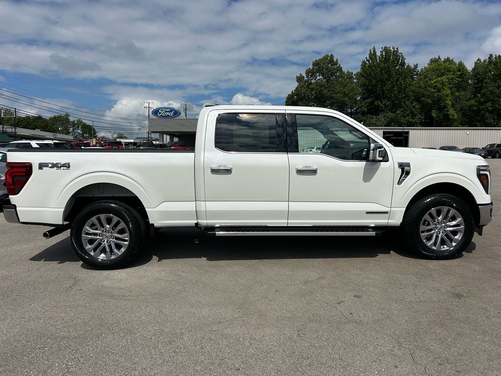 2025 Ford F-150 Lariat FX4 photo 3