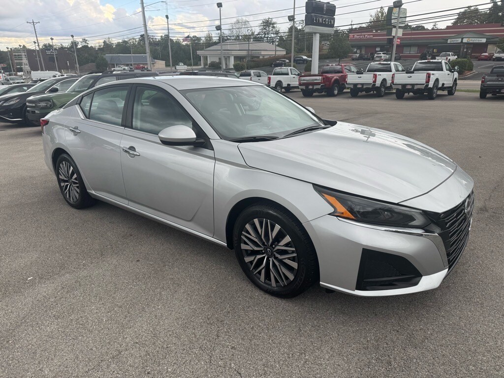 2023 Nissan Altima 2.5 SV photo 2