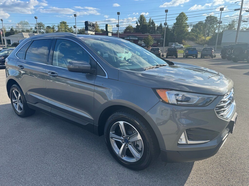 2021 Ford Edge SEL photo 2