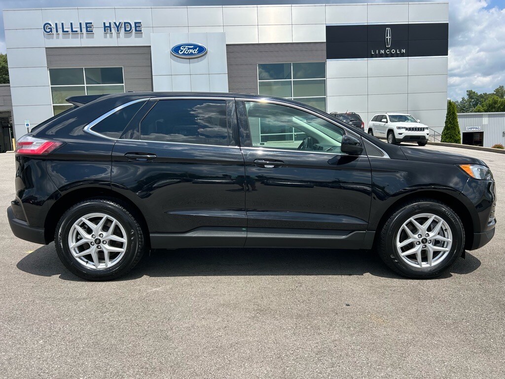 2023 Ford Edge SEL photo 3