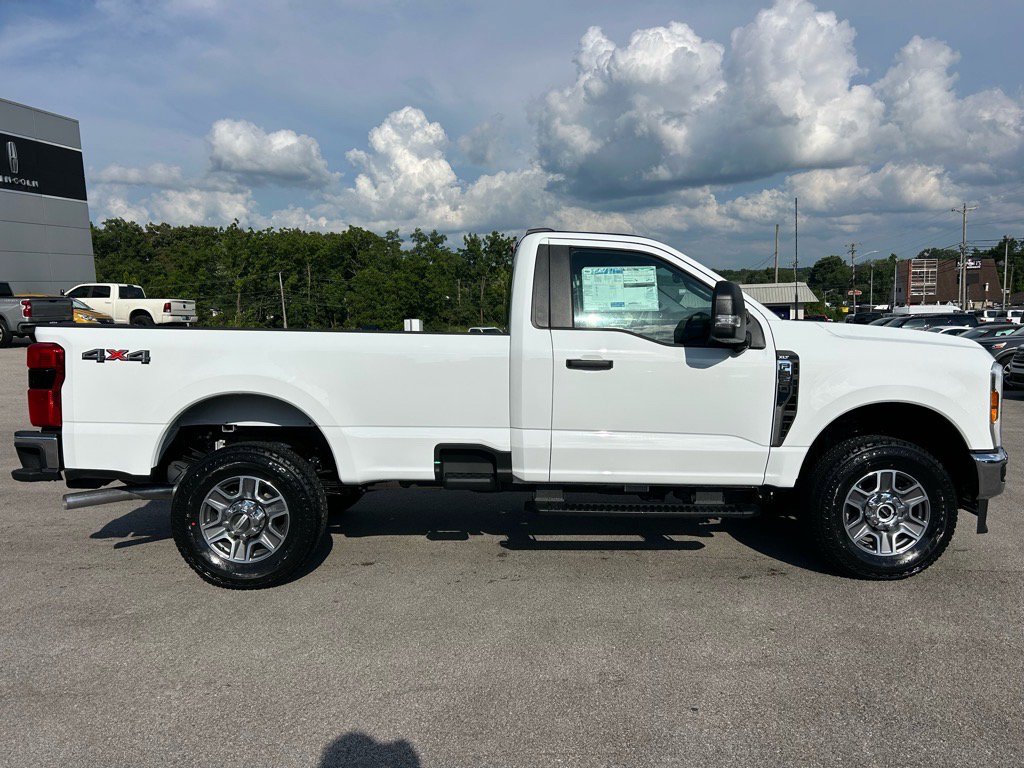 2025 Ford F-350 XLT photo 3