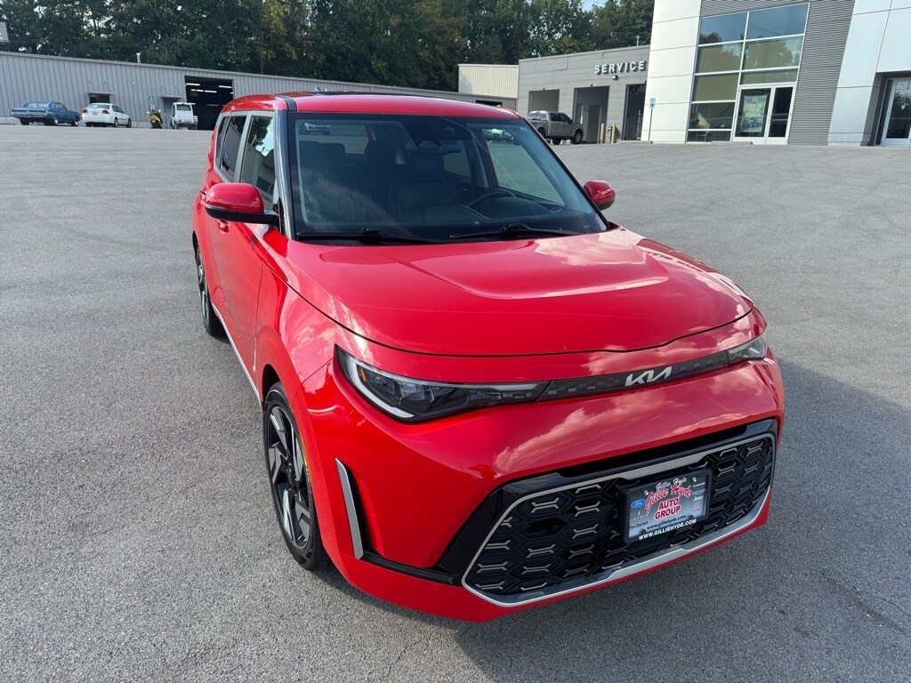 2023 Kia Soul GT-Line photo 2