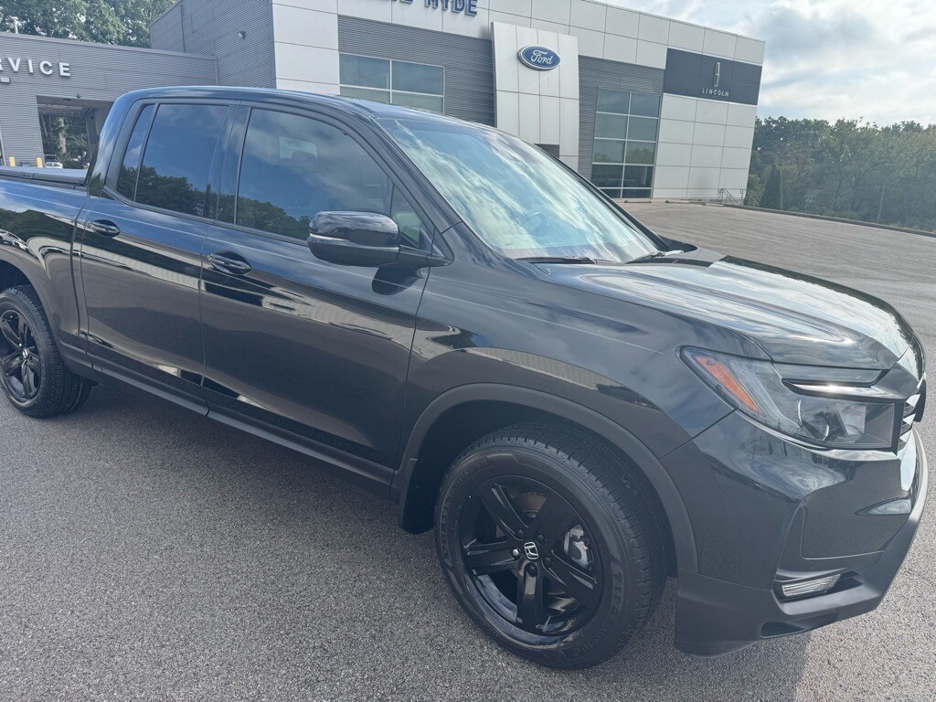 2022 Honda Ridgeline Black Edition photo 2