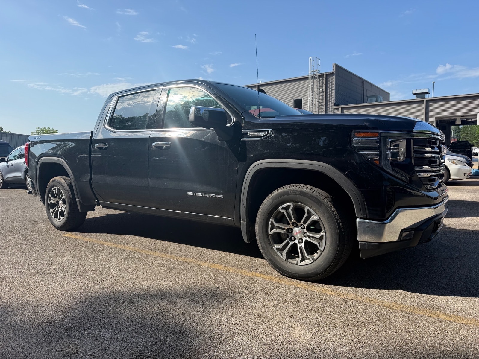 2025 GMC Sierra 4WD Crew Cab Short Box SLT's photo