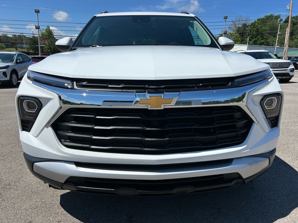 2024 Chevrolet Trailblazer LT photo 2