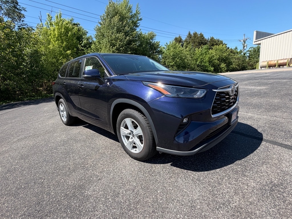 Used 2023 Toyota Highlander LE SUV