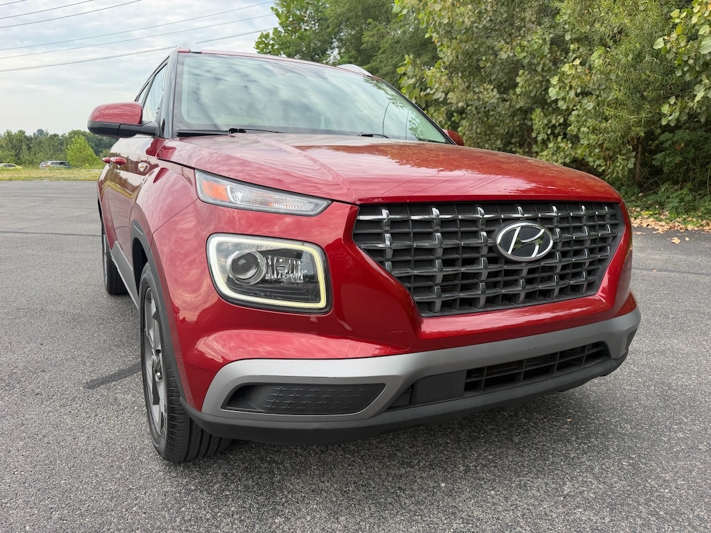 Used 2024 Hyundai Venue Limited SUV
