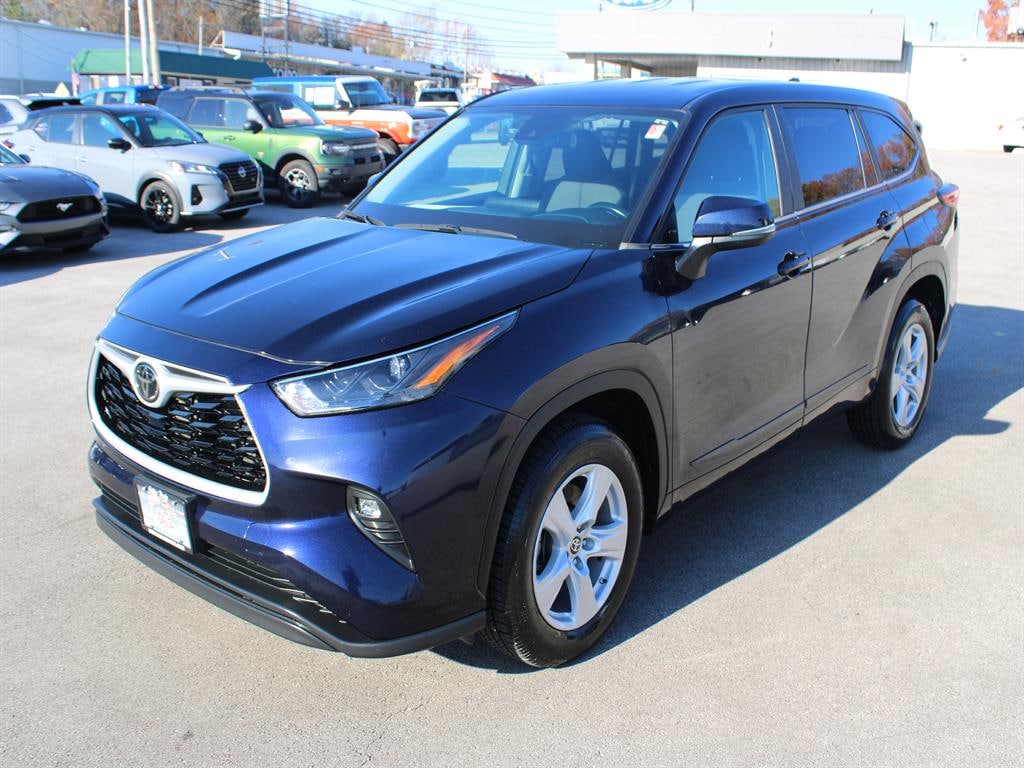 Used 2023 Toyota Highlander LE SUV
