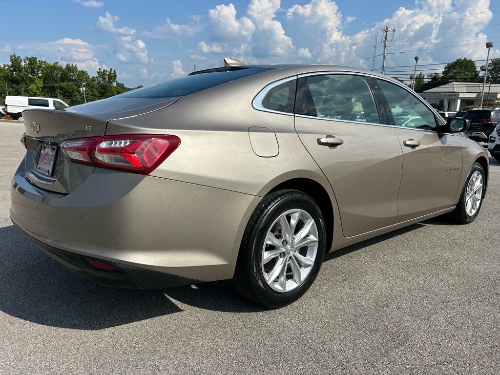 2022 Chevrolet Malibu 1LT photo 2
