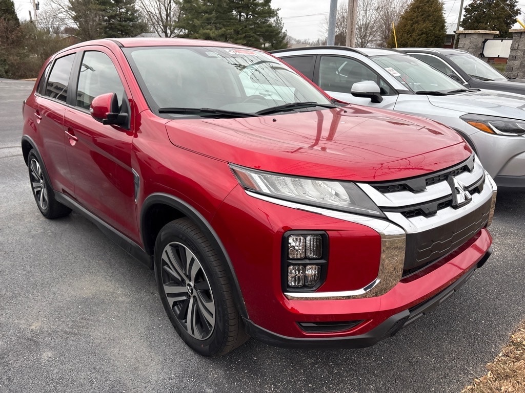 2023 Mitsubishi Outlander Sport SE's photo