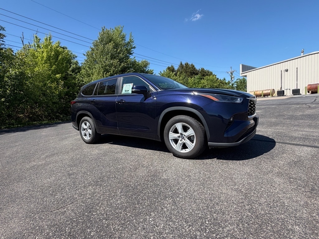 Used 2023 Toyota Highlander LE SUV