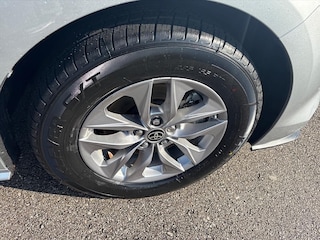 2023 Toyota Sienna XLE Van Passenger Van