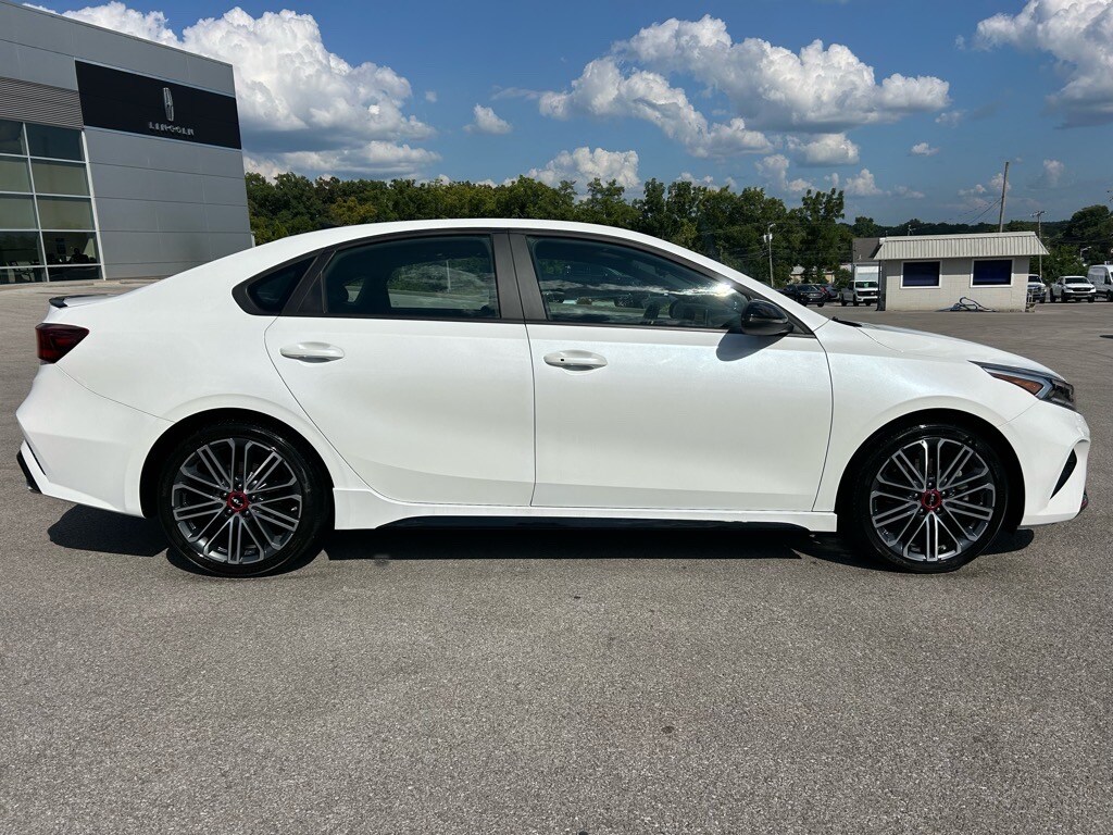 2023 Kia Forte GT photo 3