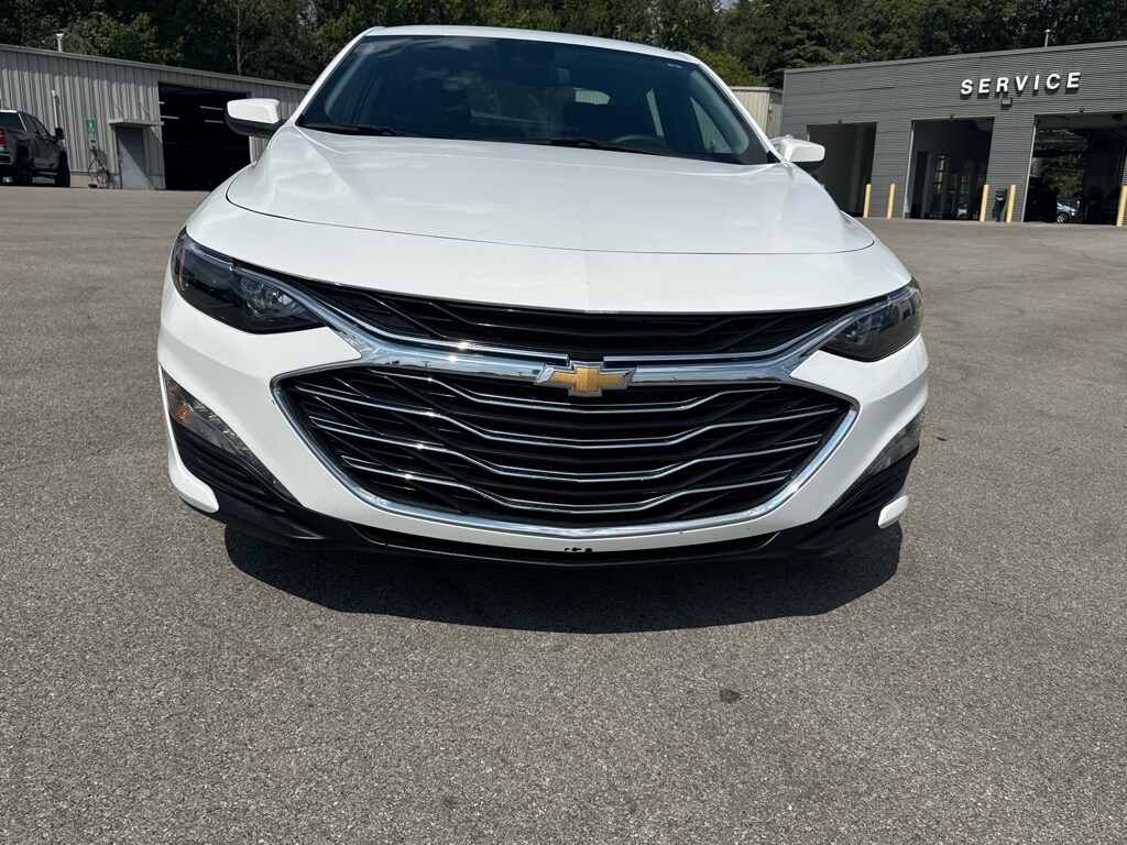 2024 Chevrolet Malibu 1LT photo 2