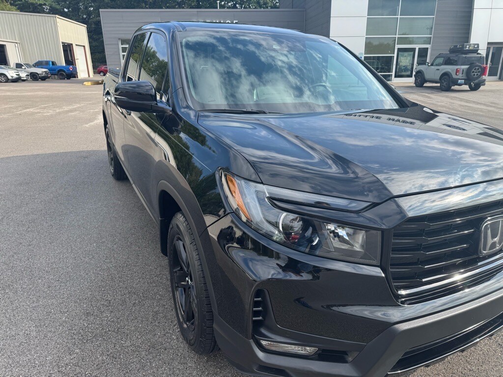 2022 Honda Ridgeline Black Edition photo 3