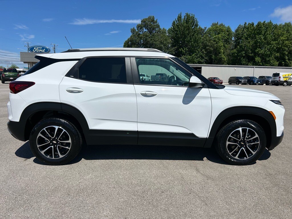 2024 Chevrolet Trailblazer LT photo 3