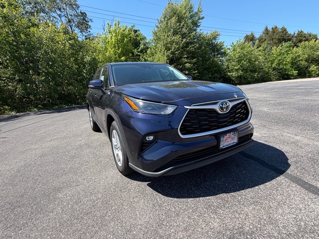 Used 2023 Toyota Highlander LE SUV