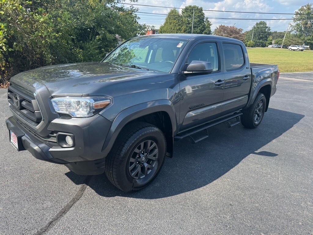 2023 Toyota Tacoma TRD Double Cab photo 2