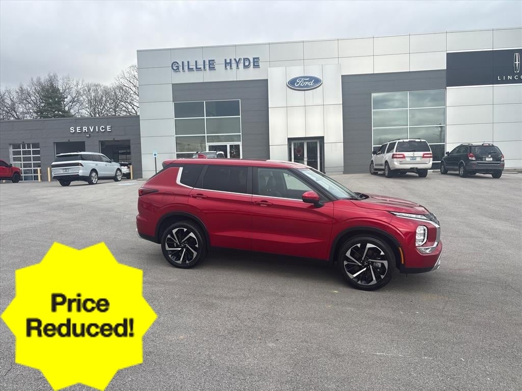 2023 Mitsubishi Outlander SE's photo