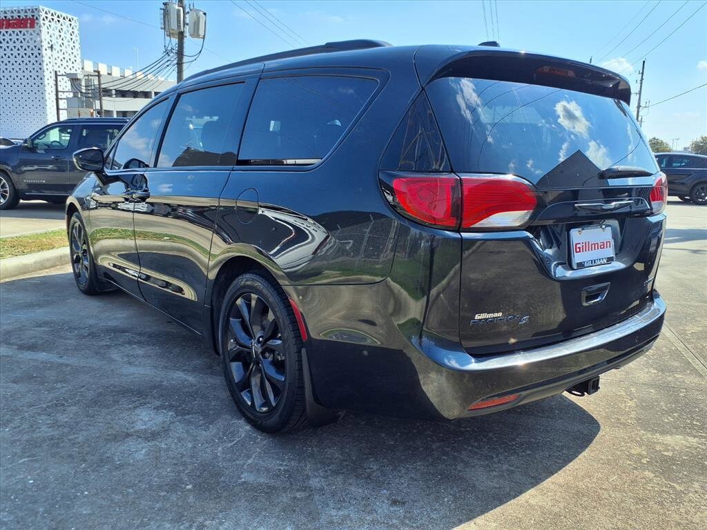 2018 Chrysler Pacifica Limited photo 2