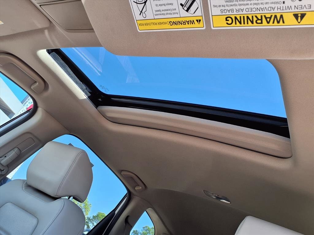 2019 Honda CR-V Touring photo 4