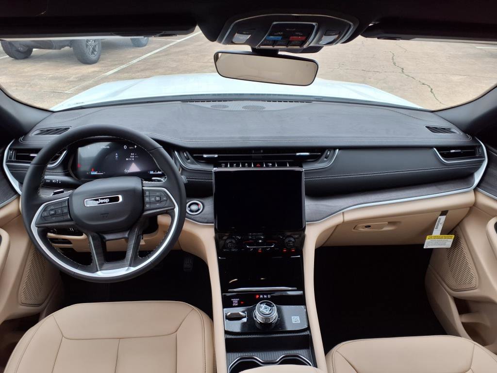 2025 Jeep Grand Cherokee L photo 3
