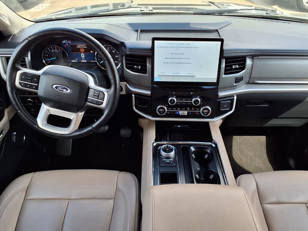 2024 Ford Expedition XLT photo 2