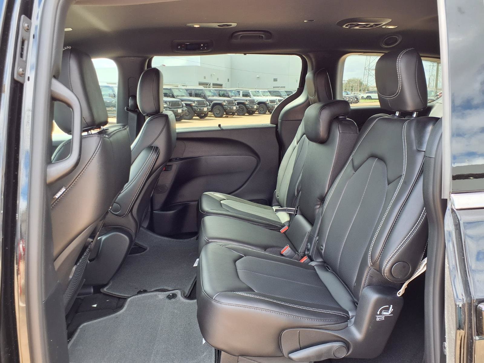2026 Chrysler Pacifica Select - Photo 14