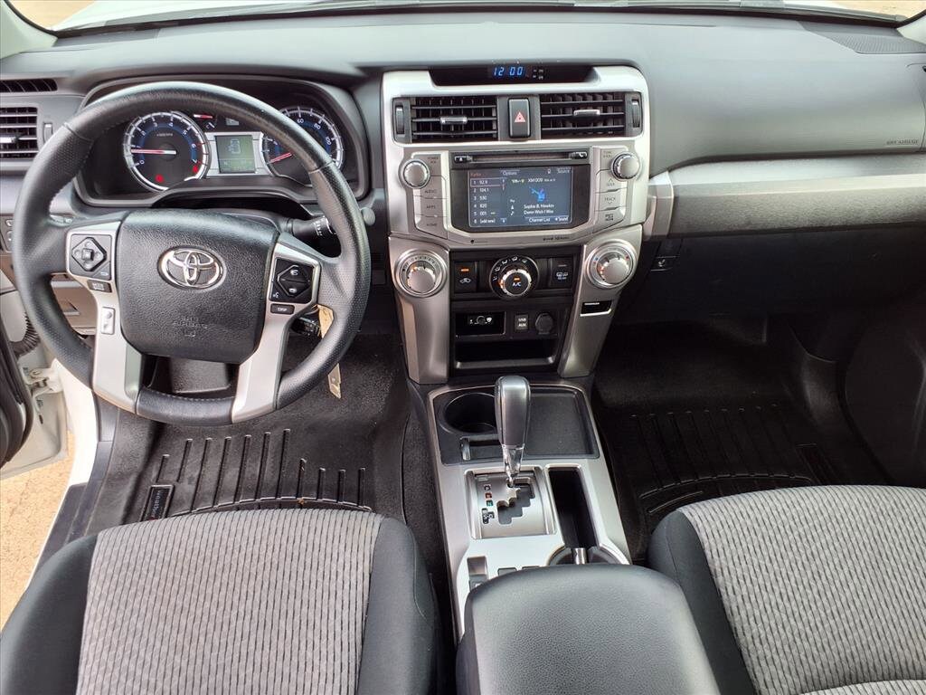 2019 Toyota 4Runner SR5 photo 4