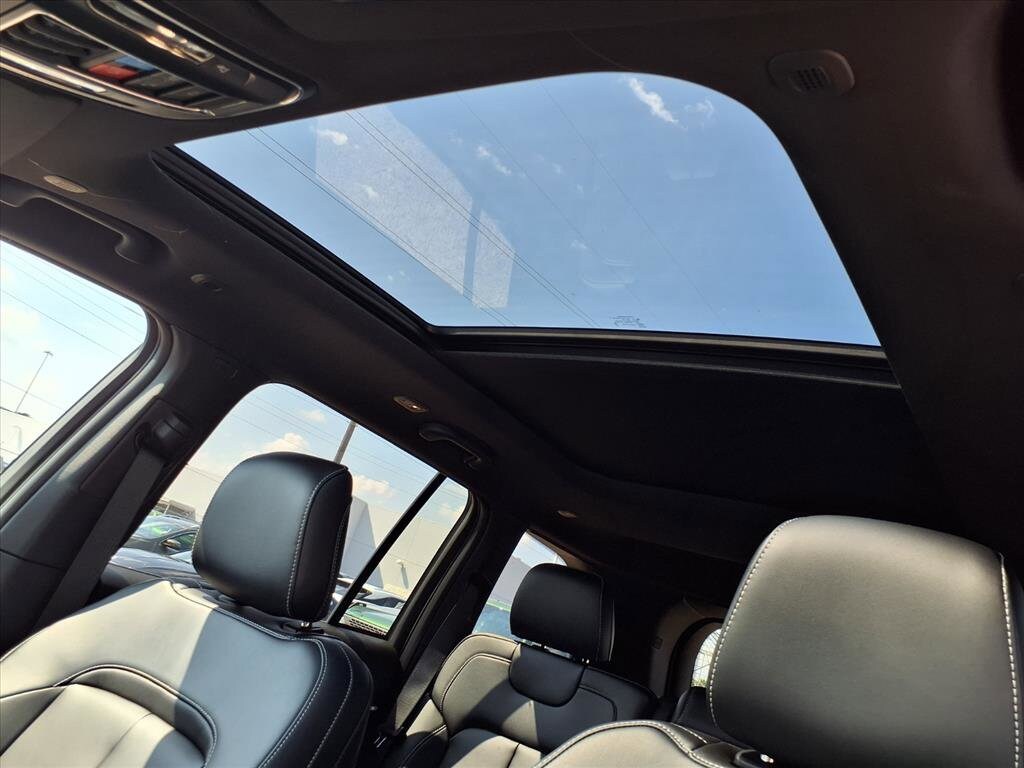 2025 Jeep Grand Cherokee Limited photo 3