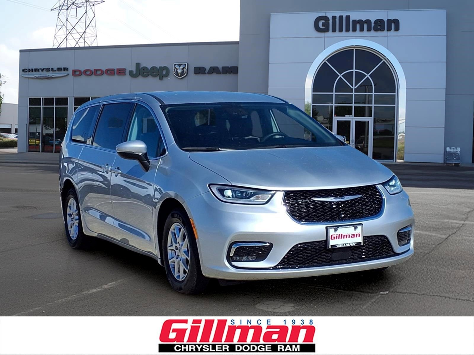 2023 Chrysler Pacifica Touring L's photo