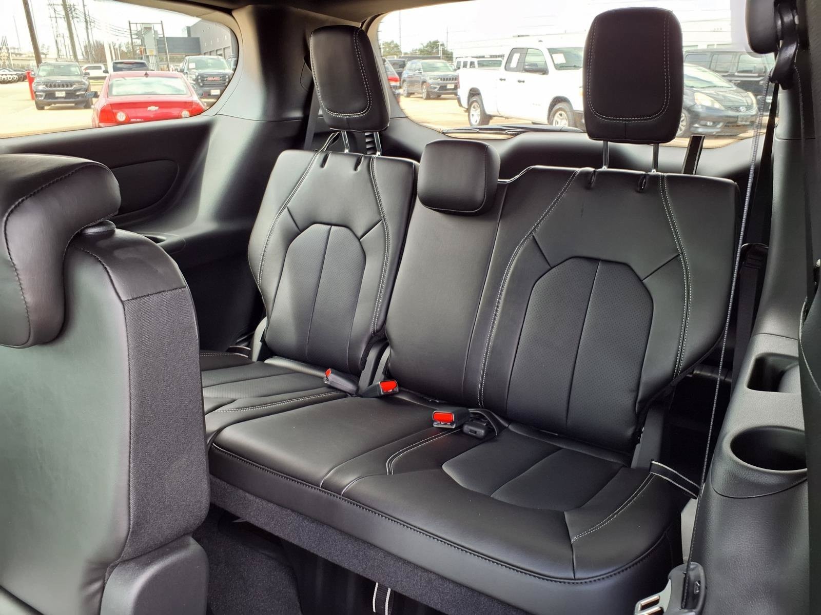 2026 Chrysler Pacifica Select - Photo 15
